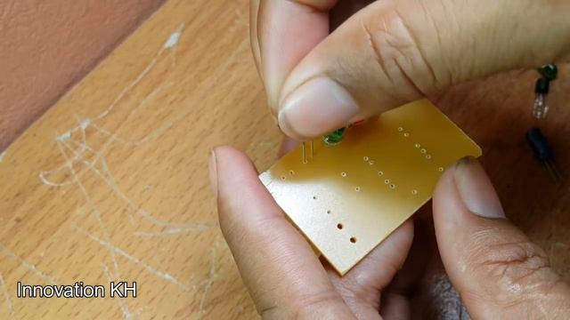 How to make easy simple oscillator LED circuit using two transistors BC547 смотреть онлайн