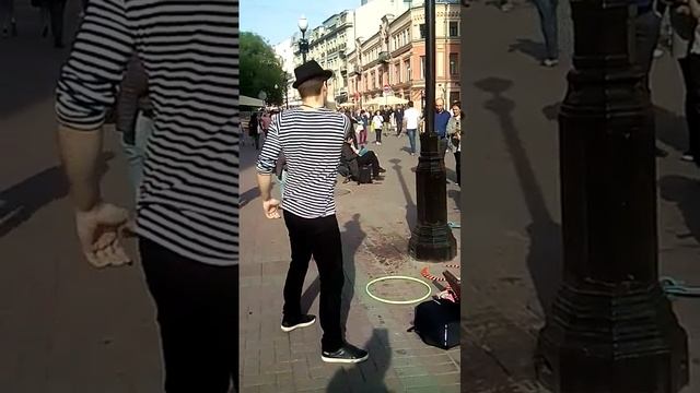 Танцор с Шаром.mp4 смотреть онлайн