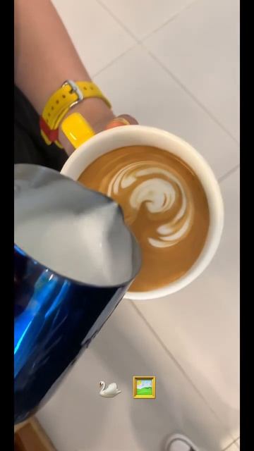 Latte Art : Swan 🦢 From The Top To Botton #baristalife #latteart #coffeelatte #pleaseadvise
