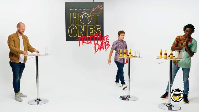 Stranger Things' Caleb McLaughlin and Gaten Matarazzo Play Truth or Dab | Hot Ones смотреть онлайн