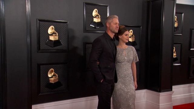 Lana Del Rey On The Red Carpet | Fashion Cam | 2020 GRAMMYs смотреть онлайн