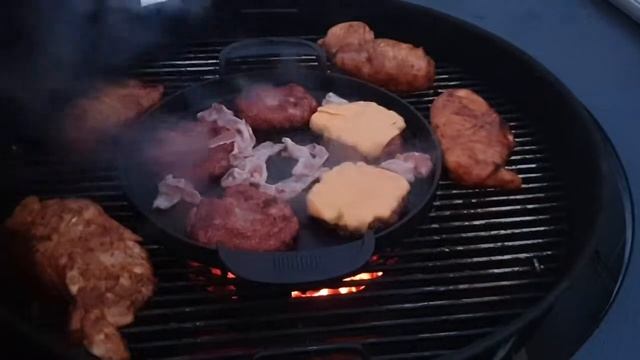 Weber Performer Deluxe GBS 57. Rökta hamburgare смотреть онлайн