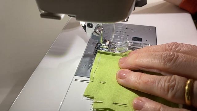 Amber Makes Sewing Tutorial - How To Sew a Mini Bag Charm смотреть онлайн