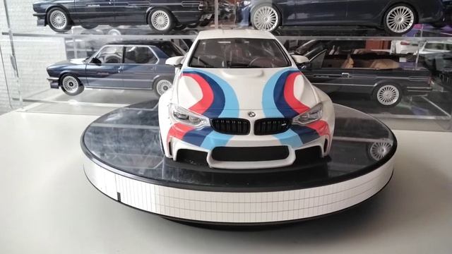 1 18 BMW M4 LB Performance with stripes M Color n° n° 84 300 GT Spirit смотреть онлайн