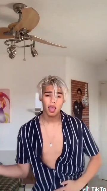 Andrew Davila with grey hair 💞🥰 смотреть онлайн