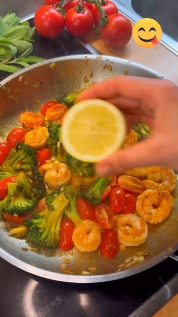 How to Make Spaghetti with Shrimp and Broccoli😋 #food #cooking #shorts смотреть онлайн
