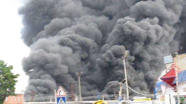 Сильный пожар в Подольске горит магазин-склад смотреть онлайн
