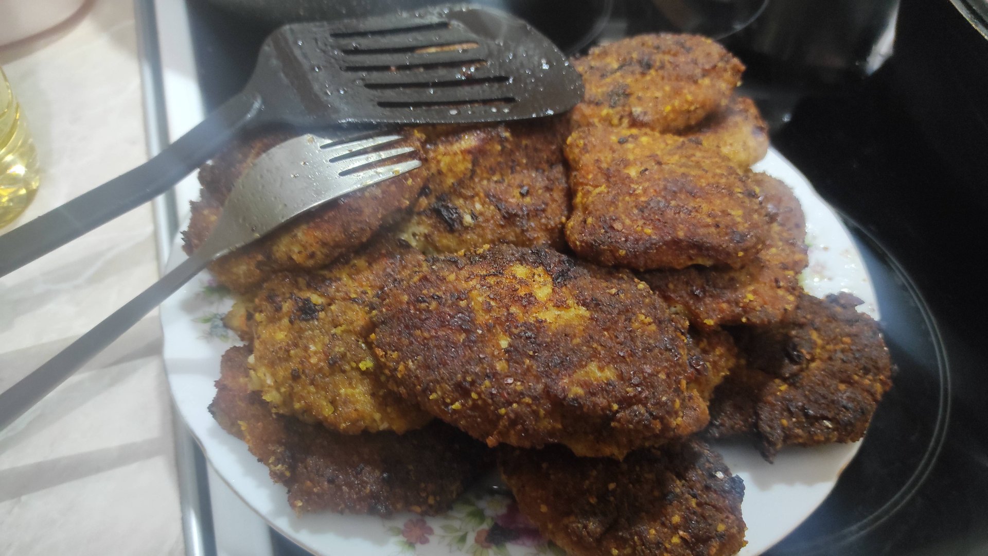 Рыбные котлеты из леща и окуня.