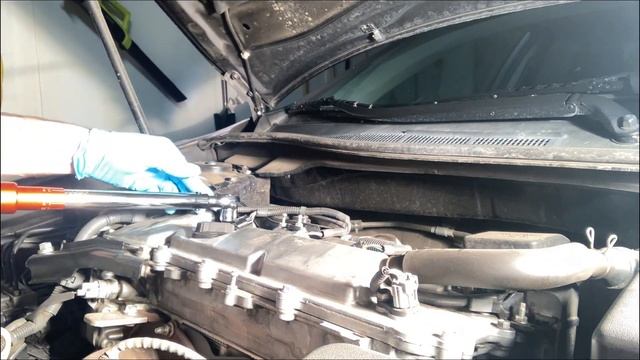 How to Change Your Spark Plugs! (DIY) 2013 Toyota Camry смотреть онлайн