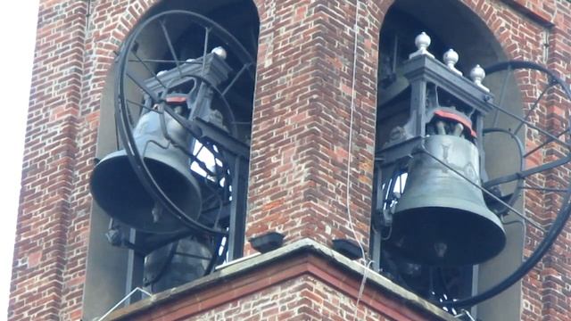 Campane di Rovellasca (CO) - Chiesa parrocchiale dei santi Pietro e Paolo смотреть онлайн