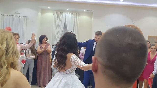 Dasma e Nerim & Suela, Hyrja e çiftit krijon super atmosfer ! смотреть онлайн