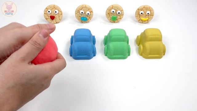 SHORTBREAD COOKIE FRIENDS HAVE FUN RIDING COLORFUL KINETIC SAND CARS! LEARN COLORS AND NUMBERS смотреть онлайн