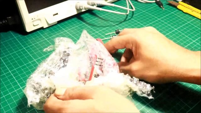 Uitre Flra-18650 Lithium ion 3.7v 4800 mAh- Diode 10A/1000v 1KV R-6 MIC Unboxing(Tagalog) смотреть онлайн