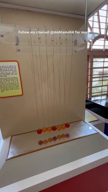 Newton Cradle at Nehru Museum | IIT Kharagpur #iit #jee #physics #momentum #velocity смотреть онлайн