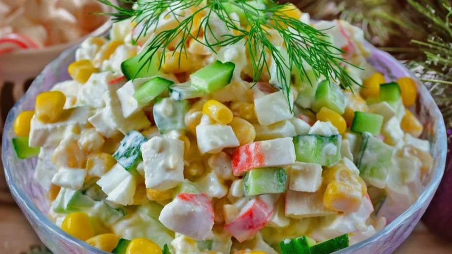 Салат с крабовыми палочками смотреть онлайн