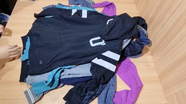 Огляд мішка сортовки "Капішонка, худі" на оптовому складі #секонд-хенд і сток #екстрасток смотреть онлайн