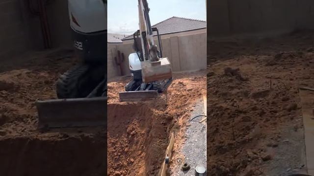 Construction of a zero entrance swimming pool (San Tan Valley, Arizona). смотреть онлайн