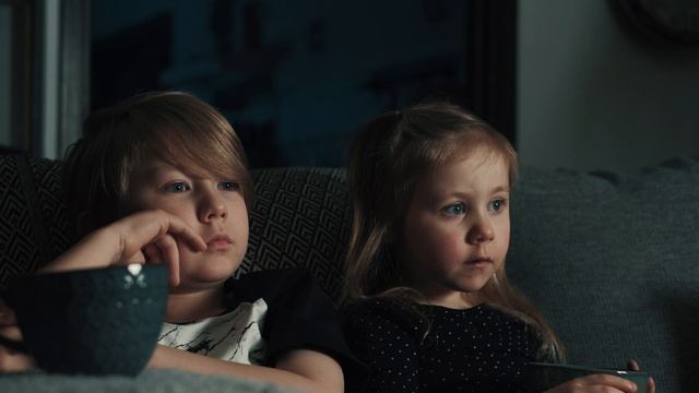 Spökhistorier! Ep:4 Vi läser spökhistorier för barn - Spökhistorier på Svenska ( Lek o Skoj) смотреть онлайн