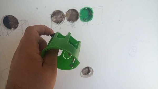 Установка блока розеток в гипсокартон.