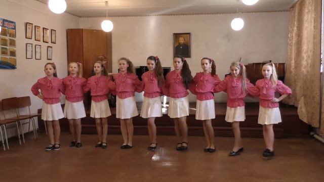Вокальный ансамбль младших классов "Росинка". Школа искусств №2 им. М. Балакирева г. Луганск смотреть онлайн