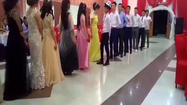 А.Орозбековдун 120 жылдыгы орто мектеби 2018-2019-жылкы бүтүрүүчүлөр смотреть онлайн