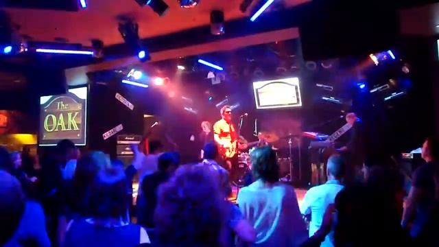 The Pumps - Coffee with the Queen смотреть онлайн