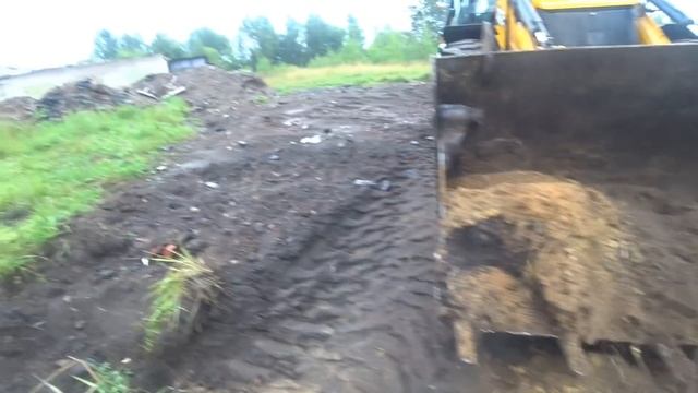 Веселый но очень мокрый коп металла эксковатором смотреть онлайн