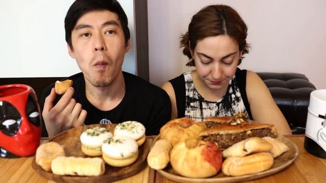 MUKBANG/ МУКБАНГ-- Эклеры/слойки с яблоком/Фисташковое/абрикосовые печеньки! не асмр. смотреть онлайн