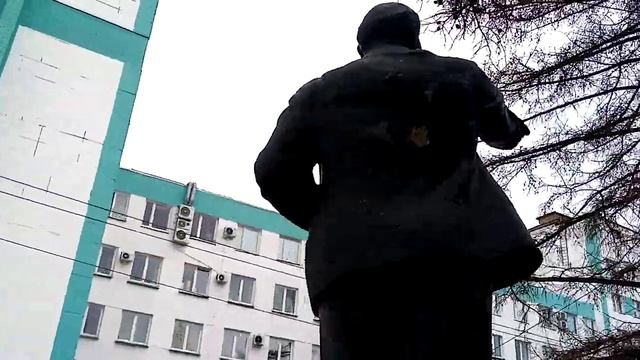 ПАМЯТНИК В И ЛЕНИНУ территория Челябинской Областной больницы смотреть онлайн