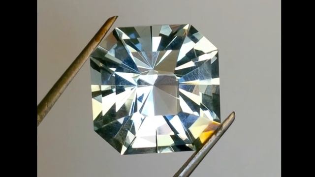 Natural Blue Topaz Square Emerald Cut 19.05 Ct. смотреть онлайн