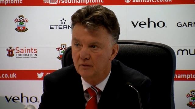 Van Gaal warns "ex-legend" Gary Neville to "pay attention to his words" смотреть онлайн