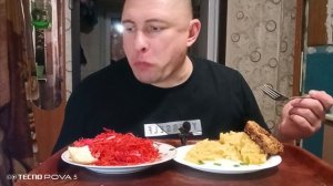 мукбанг/обжор/гороховая пюре с котлетами,капустный салат/