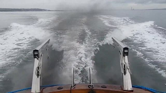 Lady Courageous going under full load смотреть онлайн