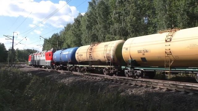 2ЭС6-1060 "Синара" с грузовым поездом останавливается на перегоне смотреть онлайн