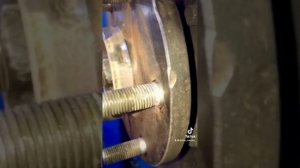 Биение тормозных дисков может быть по разным причинам. В том числе из-за не корректной установки!