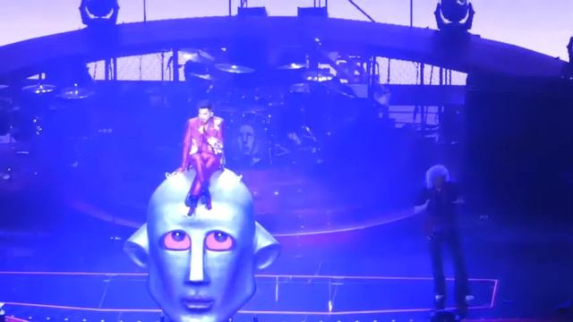 Queen + Adam Lambert-Killer Queen-Live At The O2-13/12/2017 смотреть онлайн