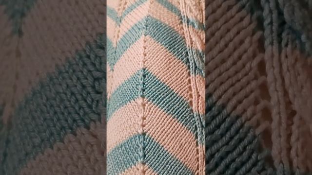 Бело - бирюзовый летний костюм, х/ б , спицы + крючок.