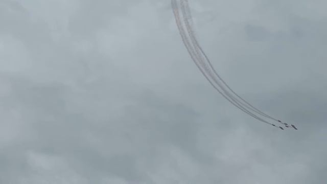 RAF Red Arrows Aerobatic Show, at Gilze-Rijen Opendag 2014 смотреть онлайн