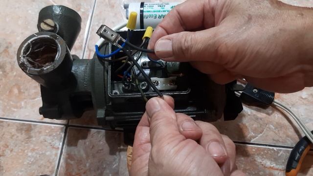 Cara pasang sekring pengaman anti kebakar pompa air. Link di diskripsi смотреть онлайн