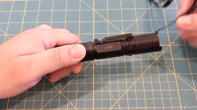 Wuben L50 - Good rear switch EDC смотреть онлайн