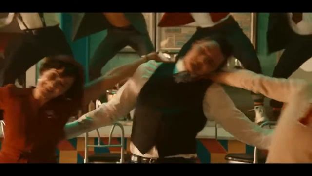Pedro Pascal dancing-cut version смотреть онлайн