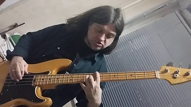 Girl From Ipanema. Обыгрывание трезвучий на бас-гитаре децимами. смотреть онлайн