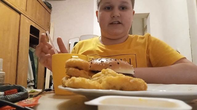 Мугбанг Вкусно и Точко, Бит Хит, 9 Нагетсы, Картофель Фри, Сырный соус, Мохито. смотреть онлайн