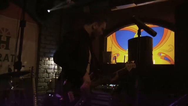 Dak Houze - Теплообмен Live @ Harat's Pub смотреть онлайн