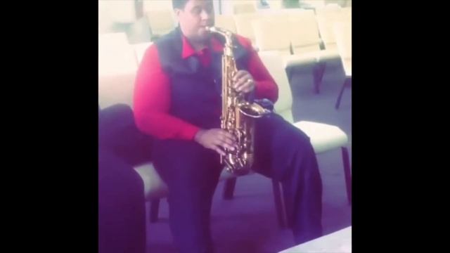 Saxophone running through a multi effects board смотреть онлайн