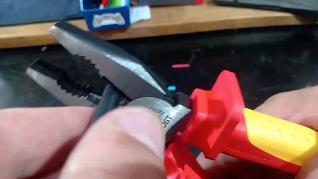 Alicate universal ROBUST. linesman pliers . смотреть онлайн