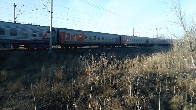 Электровоз ЭП1М-417 с поездом №367С Кисловодск - Киров