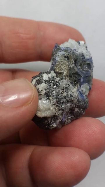 Tanzanite, Calcite, Graphite, Merelani, Arusha, Tanzania смотреть онлайн