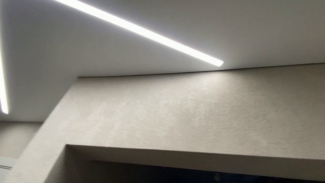 Прихожая на теневом профиле EVROLumFer со световой линией Flexy Line 30mm. Подробный обзор объекта. смотреть онлайн