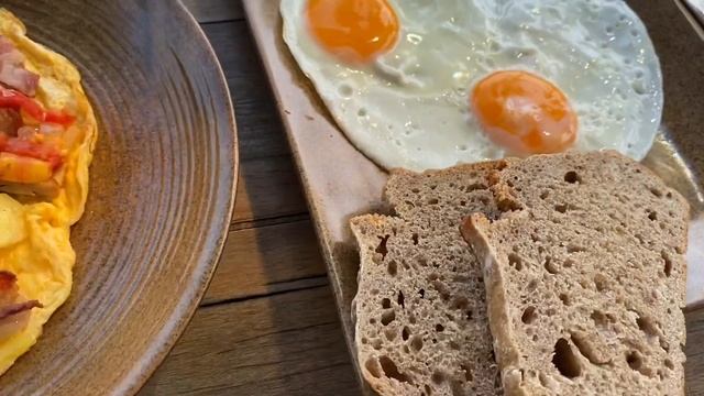 BEST Coffee Shop in Vietnam! 🍳🥓Eating in the MIDDLE of a RICE FIELD!🤯 || Hoi An, Vietnam! смотреть онлайн